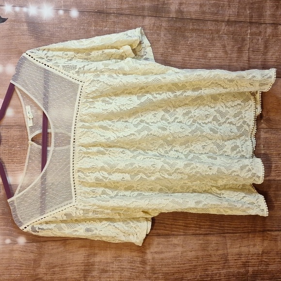 MAURICES SIZE LARGE LACE TOP - Picture 1 of 4